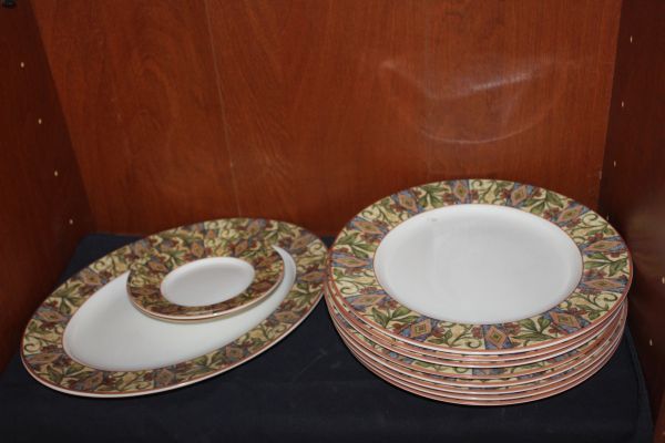 lot 272 image: Dinnerware Doulton Everyday Cinnapar Pattern 10 Pieces
