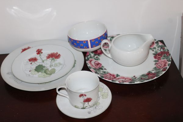 lot 274 image: Dishes Block Spal Watercolors Geranium Pattern, 21 Pieces Aries Pattern Bowls 6 Pieces, Rose Garden Plate and Athens White Gravy Boat
