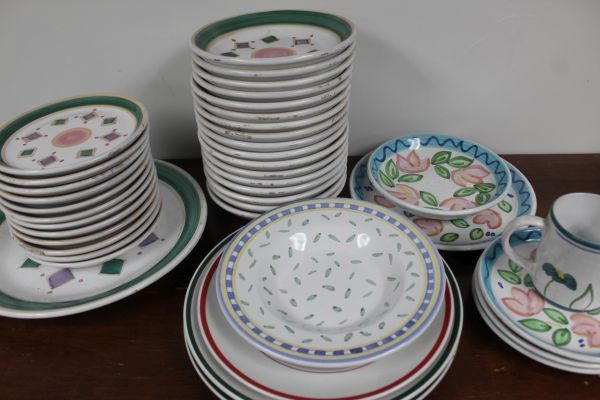 lot 276 image: Dishes Williams Sonoma Impressions 30 Pieces Pattern, 8 Pieces Tournesol Pattern and Brasserie Collection. 3 pieces