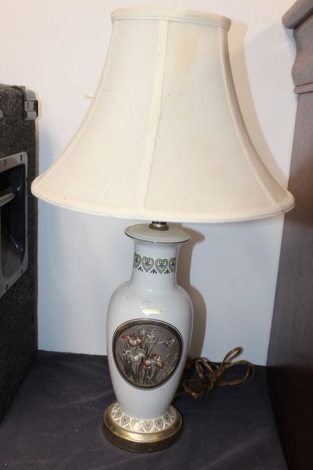 lot 277 image: Tabletop Lamp with Shade