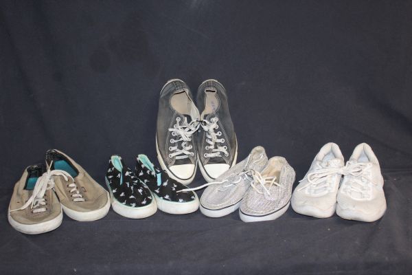 lot 293 image: Tennis Shoes