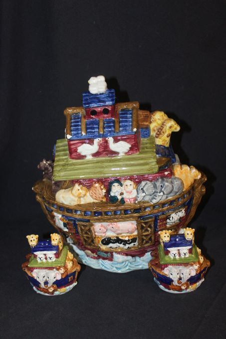 lot 297 image: Noahs Ark Cookie Jar with Lid and Salt and Pepper Shakers