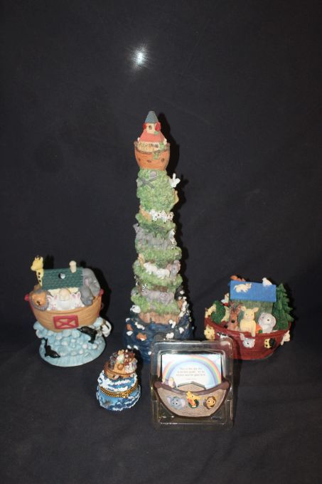 lot 298 image: Noahs Ark , hinged box, scripture holder, music box night light