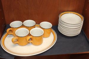 lot 329 image: Dishes
