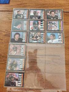 lot 21 image: Selection of 1985 Topps football cards - Walter Payton