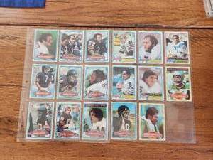 lot 31 image: Selection of 1980 Topps football cards