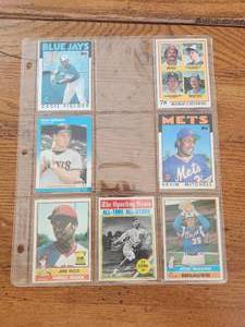 lot 50 image: Selection of vintage baseball cards