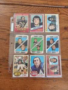 lot 127 image: Selection of vintage football cards