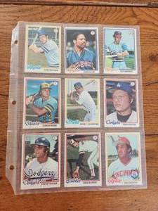 lot 129 image: Selection of 1978 Topps baseball cards