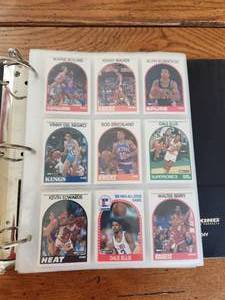 lot 37 image: Binder of 1989 Hoops NBA basketball cards - 216 cards