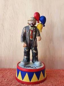 lot 57 image: Vintage collectible Emmett Kelly Jr. clown figurine - Music Box - Hand signed - in box