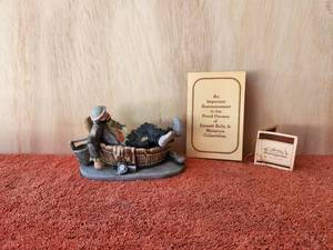 lot 61 image: Vintage collectible Emmett Kelly Jr. clown figurine - Saturday Night - Hand signed - in box