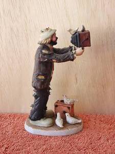 lot 63 image: Vintage collectible Emmett Kelly Jr. clown figurine - Watch the Birdie - Hand signed - in box