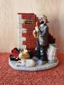 lot 82 image: Vintage collectible Emmett Kelly Jr. clown figurine - Jazz musical - Hand signed - in box
