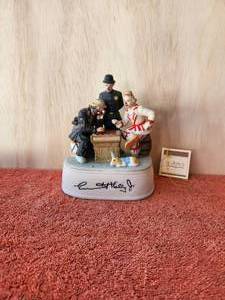 lot 124 image: Vintage collectible Emmett Kelly Jr. clown figurine - Music Box - Hand signed - in box