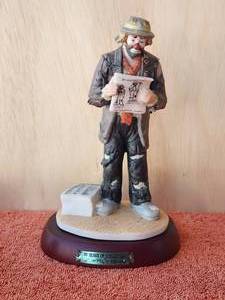 lot 159 image: Vintage collectible Emmett Kelly Jr. clown figurine - Ten Years of collecting - Hand signed - in box