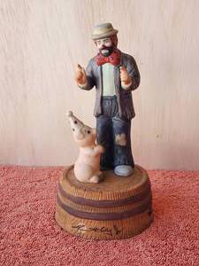 lot 165 image: Vintage collectible Emmett Kelly Jr. clown figurine - music box - Hand signed - in box