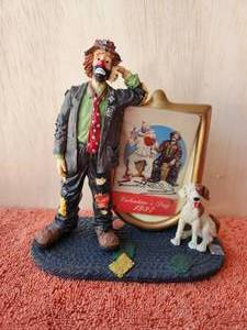 lot 201 image: Vintage collectible Emmett Kelly Jr. clown figurine - Enrollment figurine - Hand signed - in box