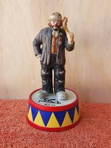 lot 205 image: Vintage collectible Emmett Kelly Jr. clown figurine - music box - Hand signed - in box