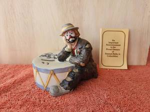 lot 209 image: Vintage collectible Emmett Kelly Jr. clown figurine - Clown Bank - Hand signed - in box
