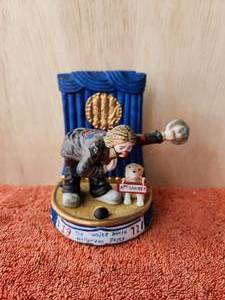 lot 226 image: Vintage collectible Emmett Kelly Jr. clown figurine - Whitehouse Halloween - Hand signed - in box