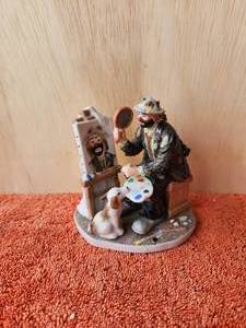 lot 229 image: Vintage collectible Emmett Kelly Jr. clown figurine - Artist at work - Hand signed - in box
