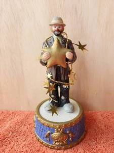 lot 233 image: Vintage collectible Emmett Kelly Jr. clown figurine - music box - Hand signed - in box