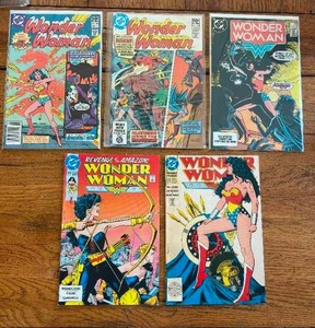 lot 73 image: Selection of vintage comics - DC - Wonder Woman