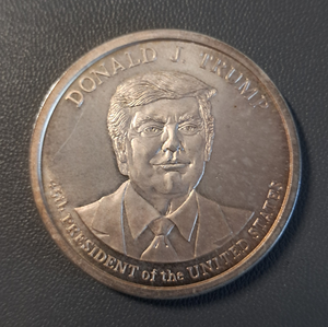 lot 290 image: .999 Silver one Troy ounce President Trump commemorative coin