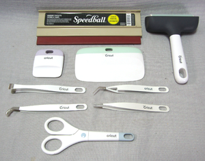 lot 261 image: Cricut tools as shown