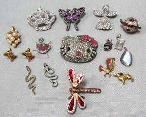 lot 251 image: Assorted fashion jewelry including Hello Kitty pendant, Crown, Dragonfly, Butterfly brooch, pendants as shown