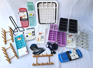 lot 76 image: Assorted kitchenware, ice cube trays, dish strainer and more as shown
