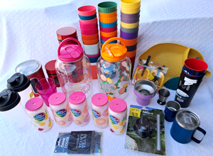 lot 81 image: Color changing sport bottle set, assorted plastic drinking cups and more as shown