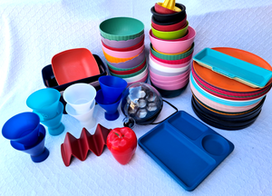 lot 83 image: Assorted plastic serving bowls and more as shown