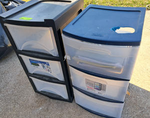 lot 208 image: Sterilite & Starplast 3 drawer storage sets