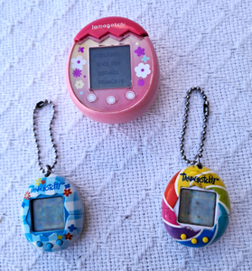 lot 88 image: Retro Tamagotchi Giga-pets