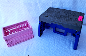 lot 178 image: Unfold collapsable step and collapsable storage box