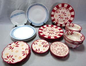lot 91 image: Temp-Tations & Tabletop Gallery dish sets