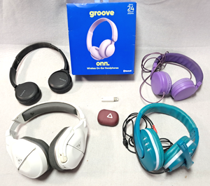 lot 152 image: Onn and other brands gaming head phone sets, all are used