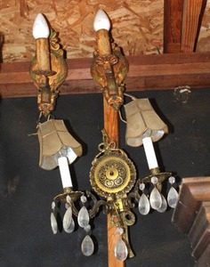 lot 8 image: vintage wall sconces