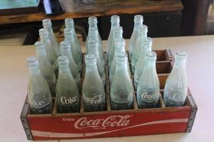 lot 11 image: vintage Coca-Cola wooden crate filled with glass bottles