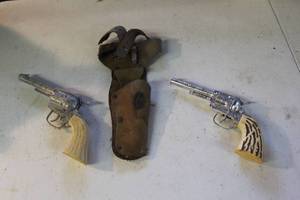 lot 69 image: vintage set of cap guns and a holster