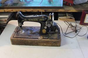 lot 93 image: vintage Singer sewing machine