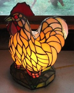 lot 100 image: vintage-style Tiffany rooster stained glass table lamp,