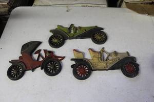 lot 102 image: vintage cast metal wall plaques of antique cars