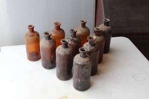 lot 114 image: antique amber glass apothecary or medicine bottles,