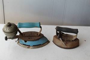 lot 125 image: vintage Coleman gas-powered clothes irons, likely dating from the 1920s to the 1940s. And  vintage Asbestos Sad Iron.