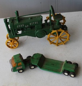 lot 143 image: vintage-style cast iron John Deere toy tractor and truck set