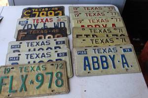 lot 80 image: collectible vintage Texas license plates