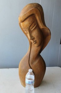 lot 166 image: vintage Mid-Century Modern hand-carved wooden sculpture (water bottle to show size only)